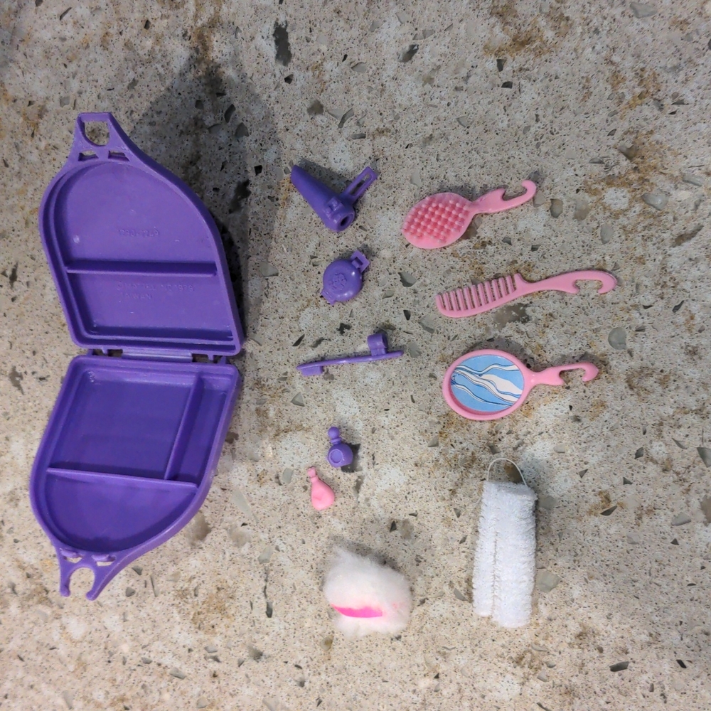 Vintage Barbies accessories